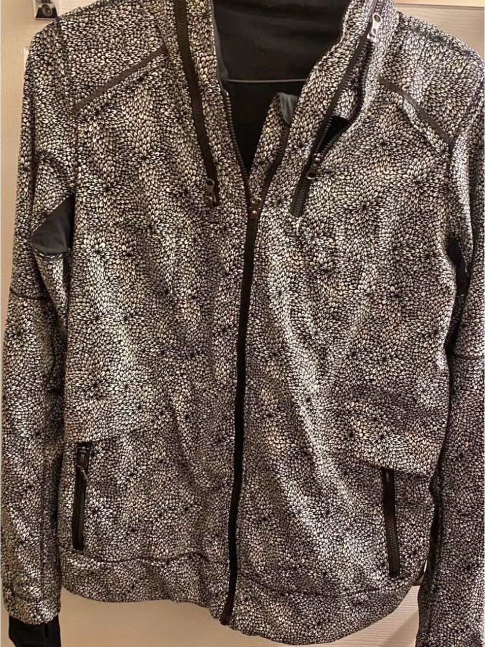 Lululemon Spring Forward Jacket - Picture 5 of 6
